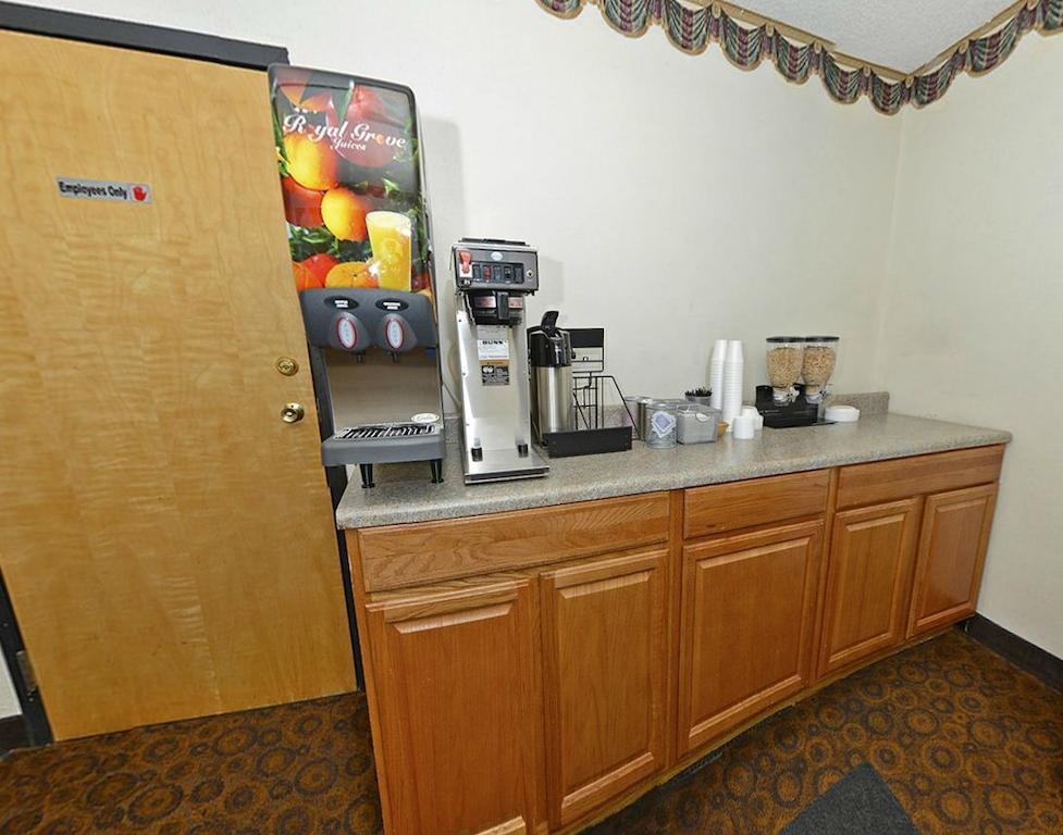 America'S Best Value Inn Стейтсвил Екстериор снимка