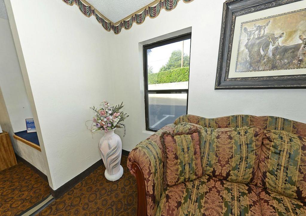 America'S Best Value Inn Стейтсвил Екстериор снимка