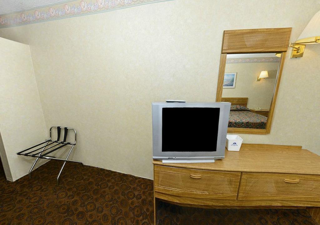 America'S Best Value Inn Стейтсвил Екстериор снимка