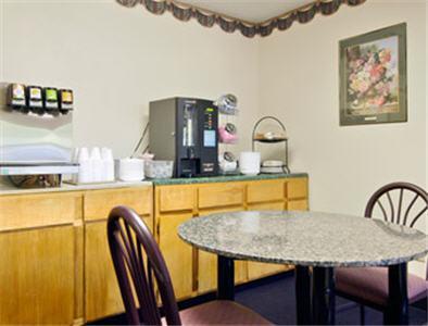 America'S Best Value Inn Стейтсвил Ресторант снимка